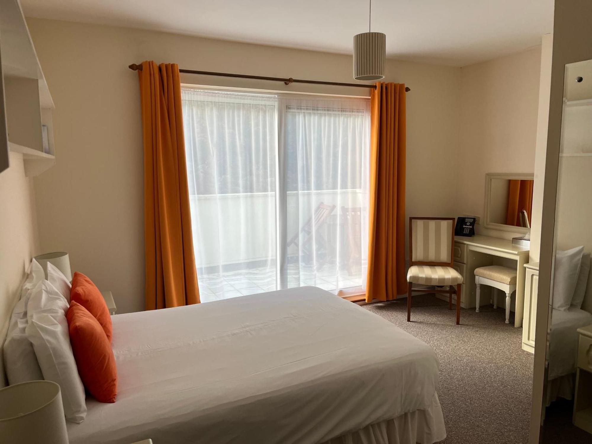 The Prince Of Wales Hotel St Ouen's Εξωτερικό φωτογραφία