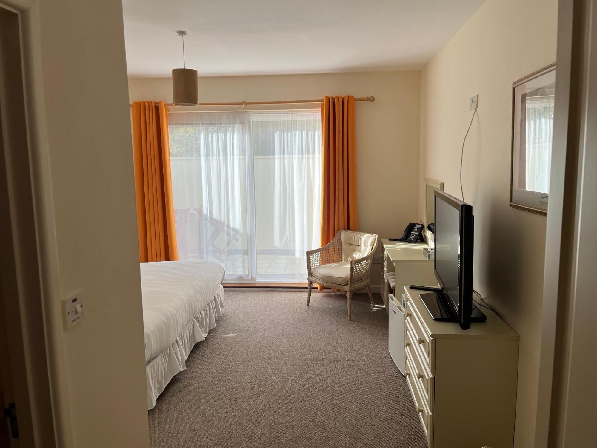 The Prince Of Wales Hotel St Ouen's Εξωτερικό φωτογραφία