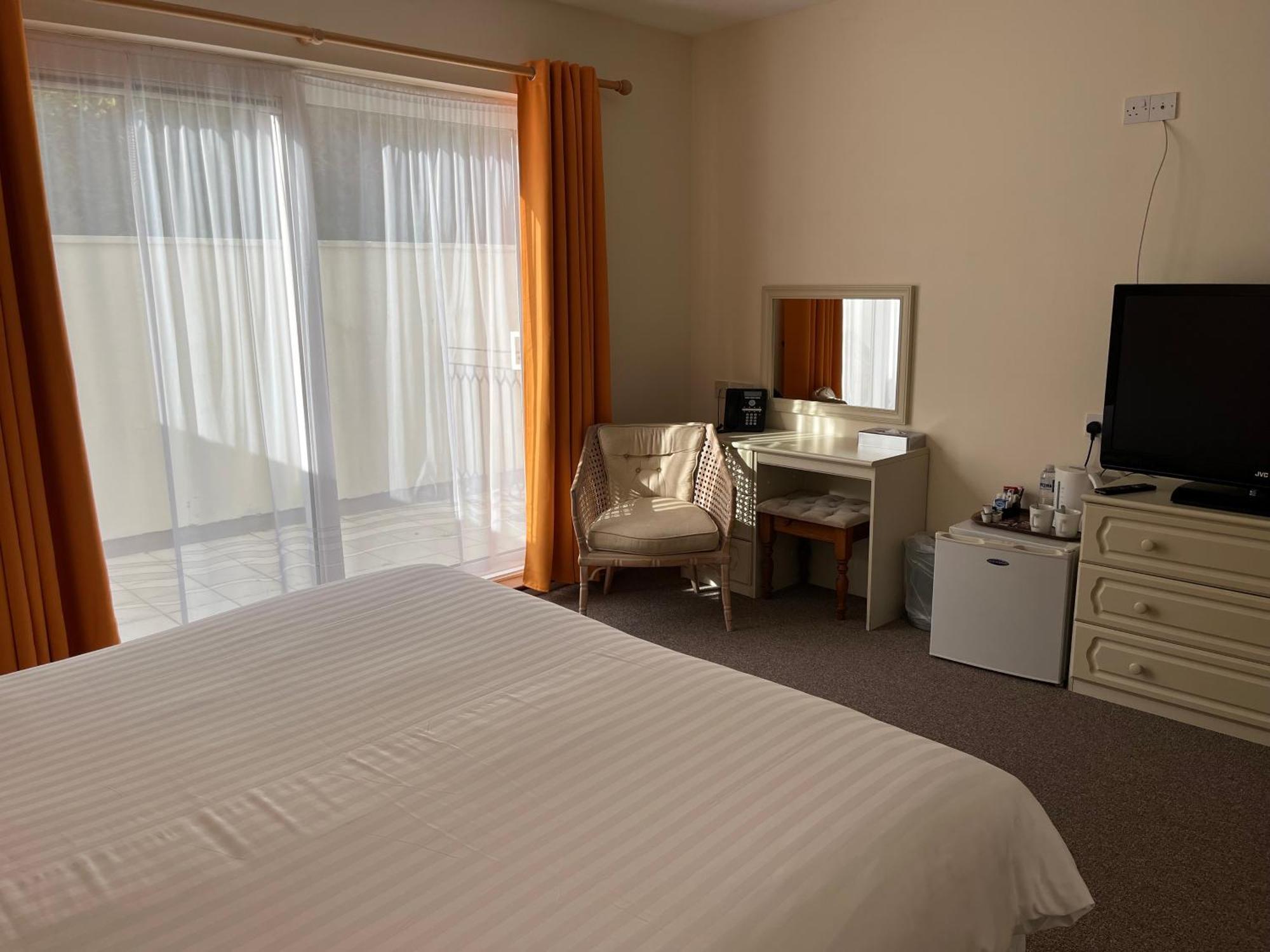 The Prince Of Wales Hotel St Ouen's Εξωτερικό φωτογραφία